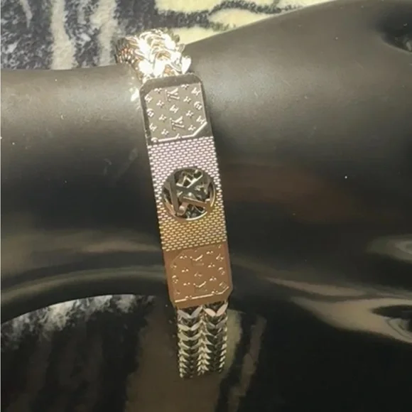 DESIGNER BRACELET